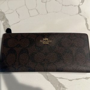 Coach Signature Canvas Wallet. Color Gold/Brown Black